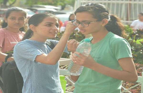 फिजिक्स-कैमेस्ट्री आसान, मैथ्स रही टफ