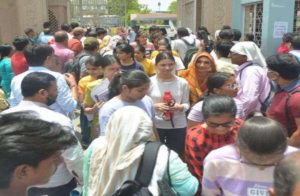 फिजिक्स-कैमेस्ट्री आसान, मैथ्स रही टफ