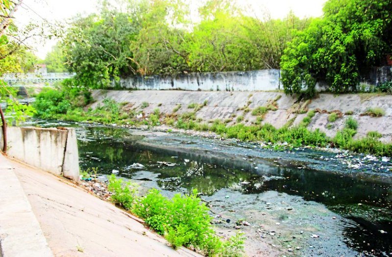 नाले में तब्दील हो रही स्वर्ण रेखा नदी अब उद्धार के लिए कौन बनेगा भगीरथ