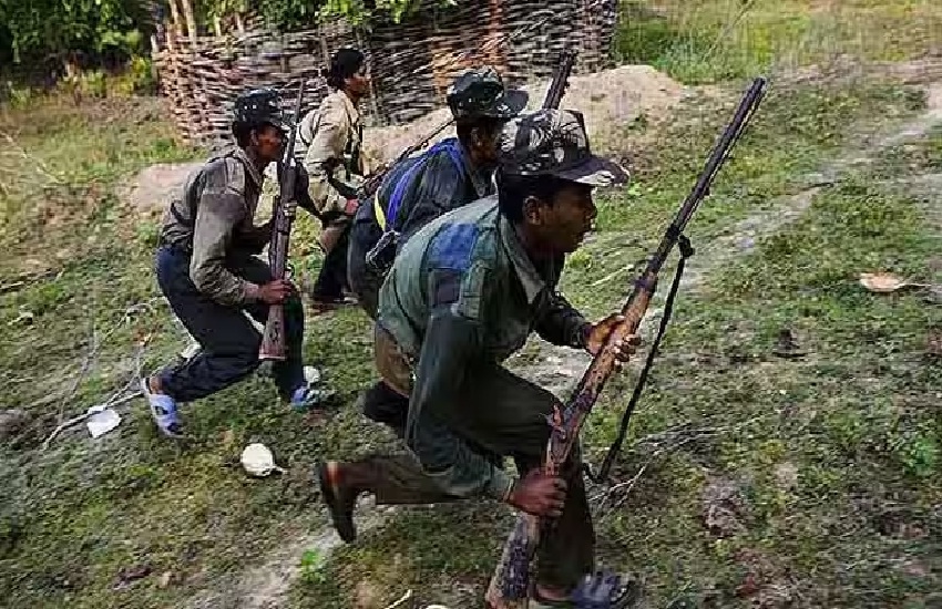 Naxal Attack : नक्सलियों ने जवानों को बनाया निशाना, प्रेशर IED की चपेट में आने से 2 जवान घायल