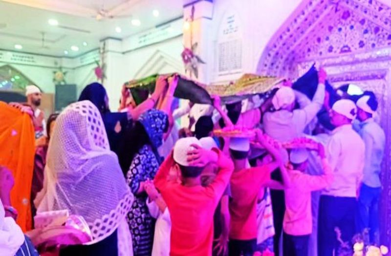 सर्वपंथ समभाव का केंद्र है बाबा बादामशाह की दरगाह