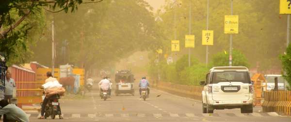 अजमेर में तेज हवा व अंधड़