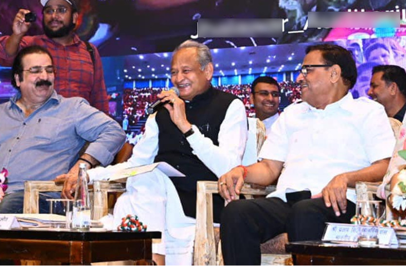 CM Ashok Gehlot shared Laughing video at Jaipur public programme