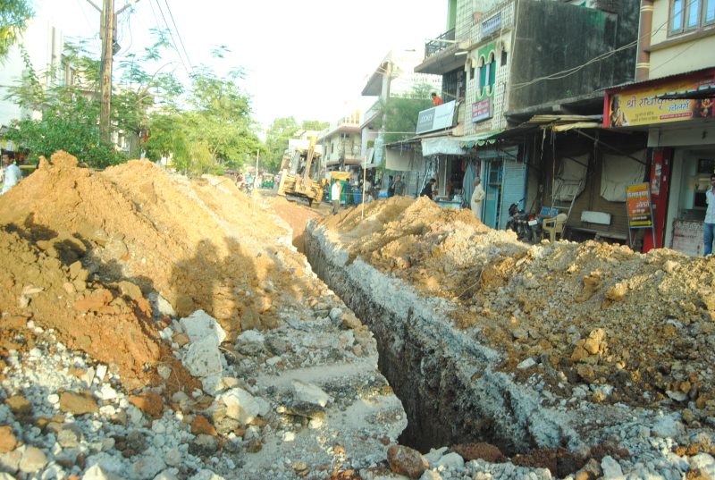 सीवर और गैस पाइप लाइन प्रोजेक्ट शहरवासियों के लिए फायदेमंद, लेकिन बेतरकीब काम से बढ़ी परेशानी