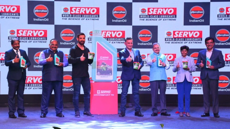 जॉन अब्राहम ने लॉन्च किए आईओसी के इंजन ऑयल