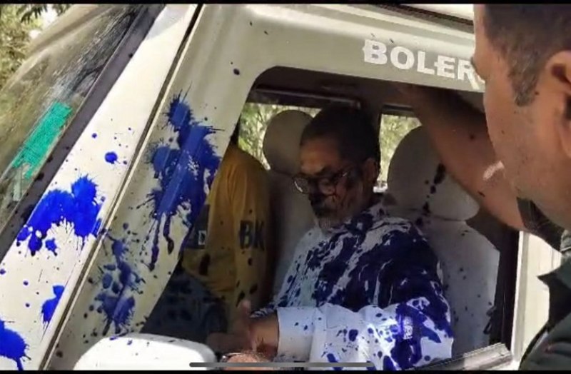 दमोह डीइओ के चेहरे पर भाजपाइयों ने पोती स्याही