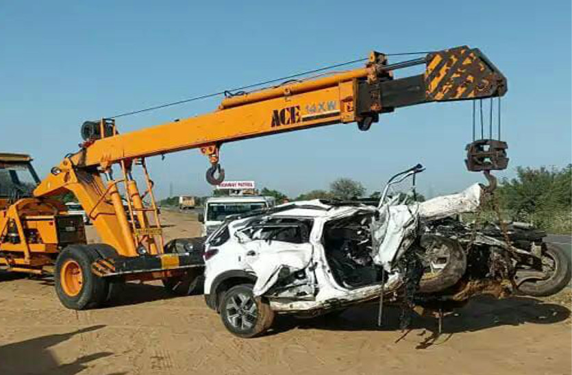 कार को घसीटते हुए ले गया ट्रेलर, जोधपुर के 4 दोस्तों की दर्दनाक मौत, देखें हादसे का खौफनाक VIDEO