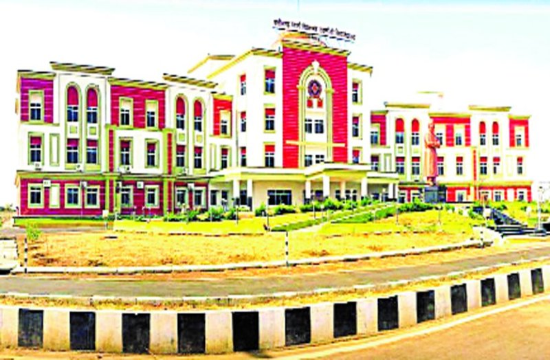 दो प्रोफेसर, चार एसोसिएट प्रोफेसर और 8 असिस्टेंट प्रोफेसर के नियमित पद भरने हफ्तेभर में