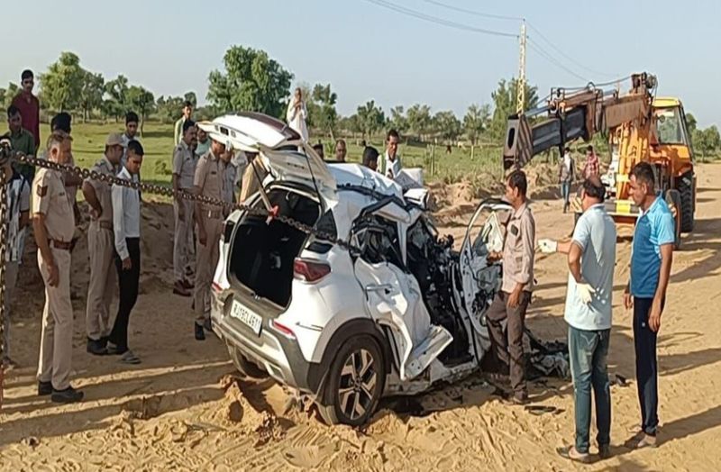 Big Accident: तेज रफ्तार में ट्रोले से टकराई कार, चार युवकों की दर्दनाक मौत