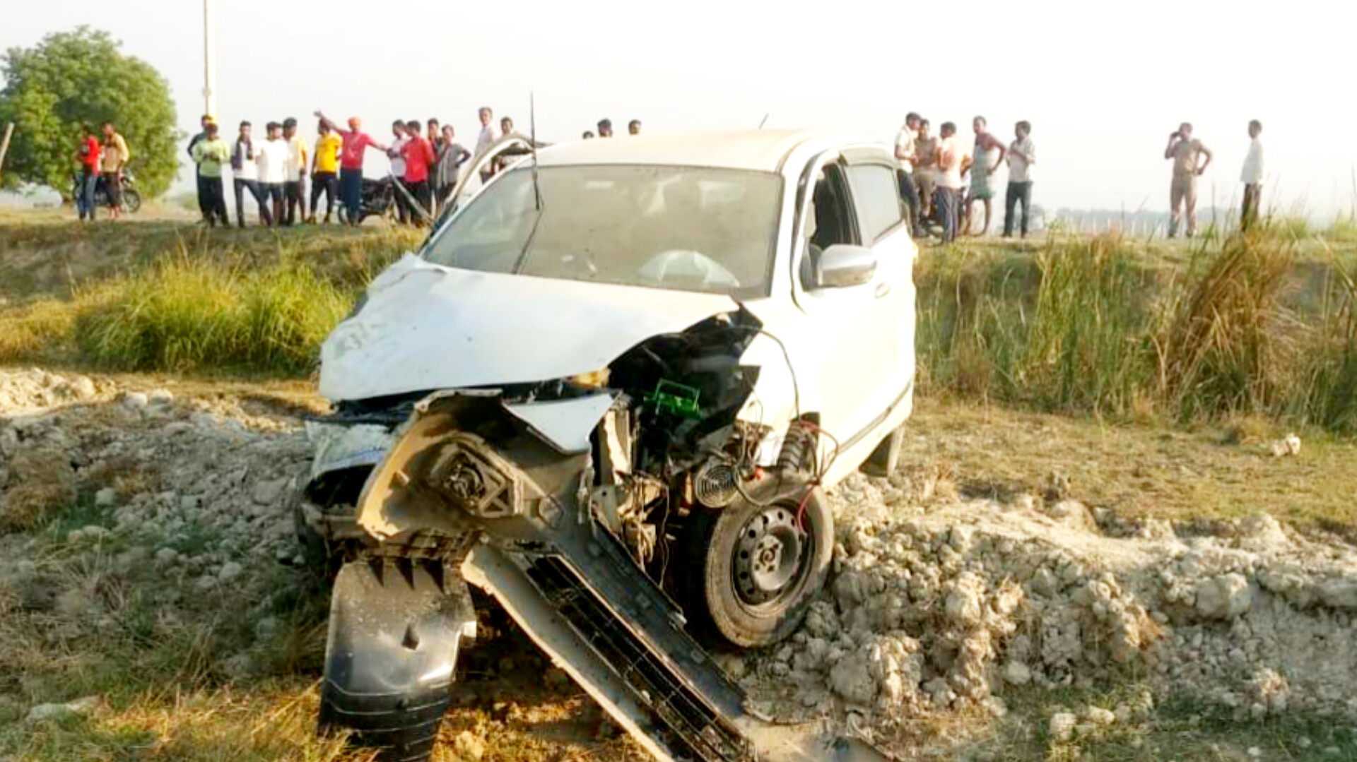 Kanpur News: चलते-चलते गेंद की तरह हवा में उड़ने लगी कार, देखने वाले हक्का बक्का, एक की मौत