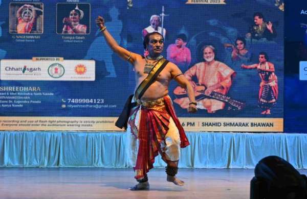 कुचिपुड़ी गुरु पद्मश्री जयराम राव की प्रस्तुति, देखें तस्वीरें 