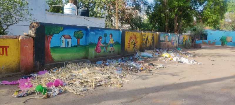 28 दिन और बढ़ाई सफाई कर्मचारियों की सेवाएं, शहर फिर भी गंदा