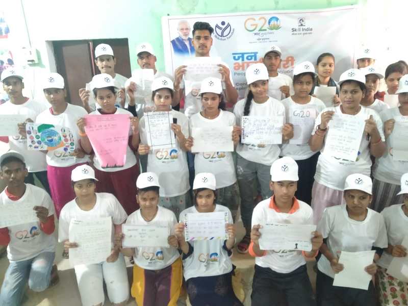 स्लोगन लेखन में निशा रही प्रथम स्थान पर