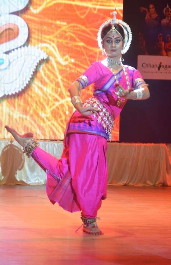 शहीद स्मारक भवन नृत्य श्रीधरा