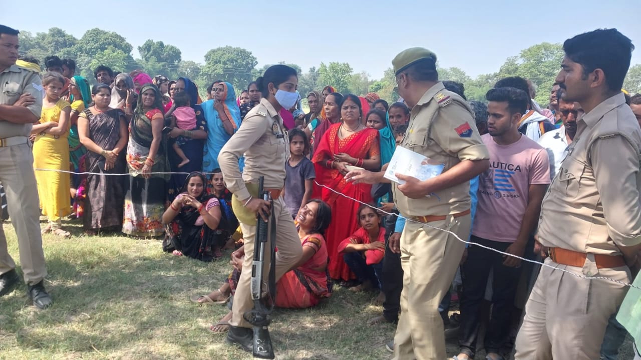 मौके पर पहुंची पुलिस की कई टीमें