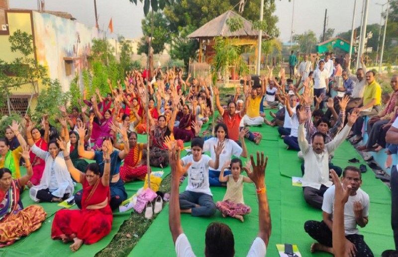 योग कर बने निरोग: मठपुरैना के हल्का तालाब में अब हर दिन होगा योगाभ्यास