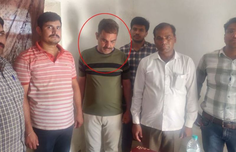 हेडकांस्टेबल के रिश्वत से रंग गए हाथ