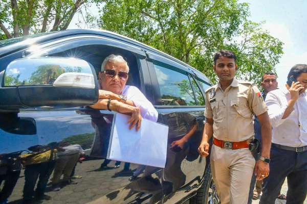 Kirodi lal meena in Ed office