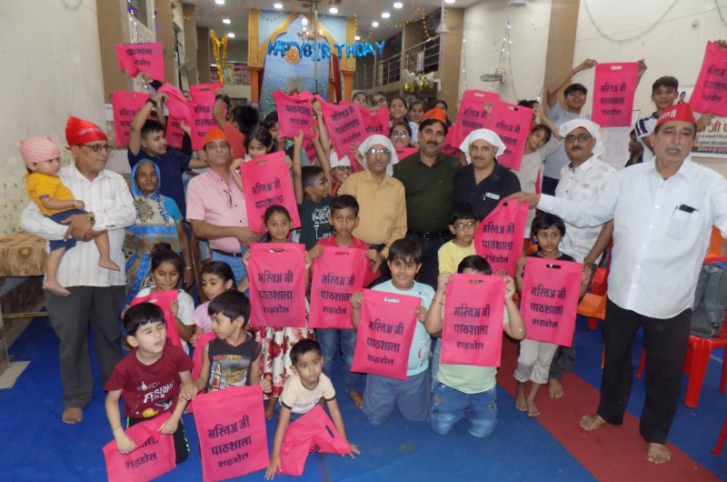 Video Story-मस्ती की पाठशाला: बच्चे खेल-खेल में अर्जित कर रहे सिंधी भाषा के 52 अक्षर व गणित का ज्ञान