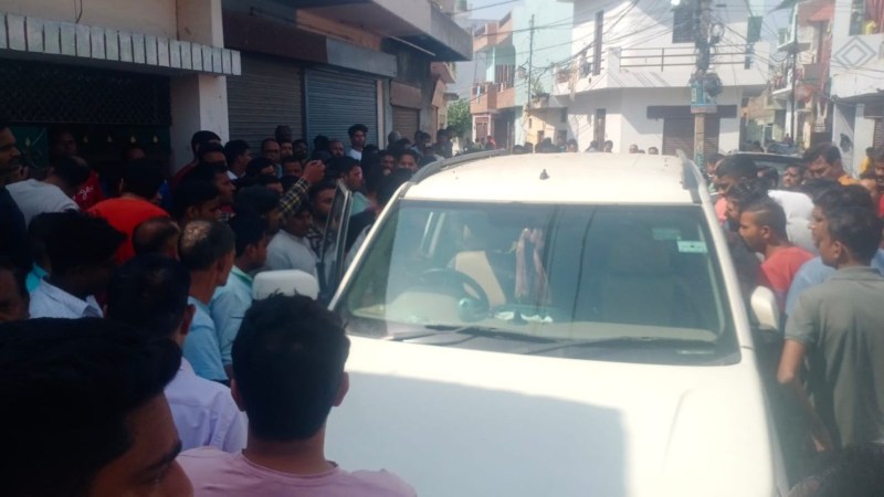 Meerut News: भाजयुमो नेता का गोली लगा शव कमरे में मिला, मौके पर पुलिस और फारेंसिक टीम