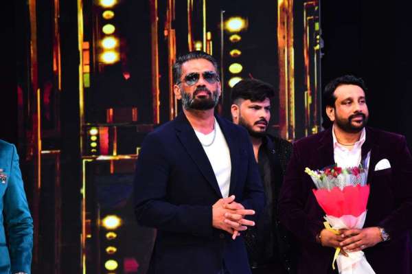 Sunil Shetty and Malaika Arora attend National Dynamic Awards Season-2