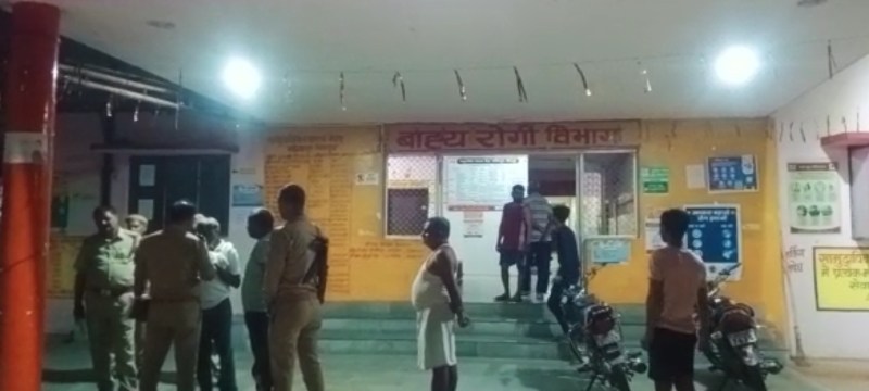 Chitrakoot News: एक साथ सोए थे पिता-पुत्र, थोड़ी देर बाद लटकता मिला बाप का शव, अब मचा है कोहराम