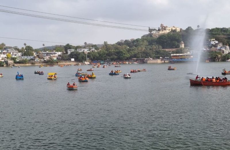 पर्यटकों से गुलजार हुई हिल स्टेशन माउंट आबू की वादियां