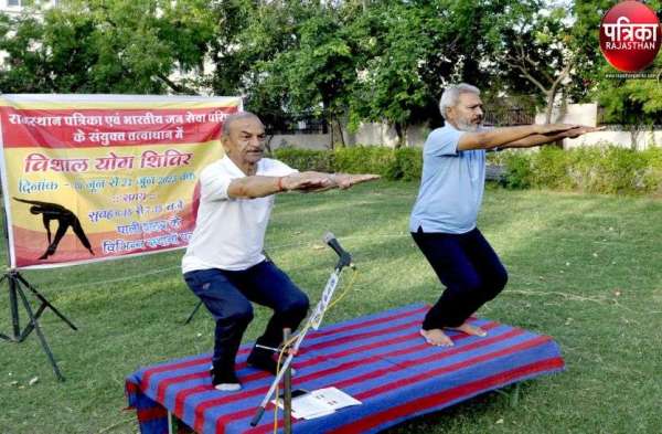 World Yoga Day 2023: यहां योग गुरुओं ने करवाया सूर्य नमस्कार-प्राणायाम, देखें ये तस्वीरें...