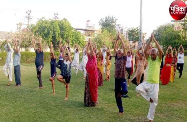 World Yoga Day 2023: यहां योग गुरुओं ने करवाया सूर्य नमस्कार-प्राणायाम, देखें ये तस्वीरें...