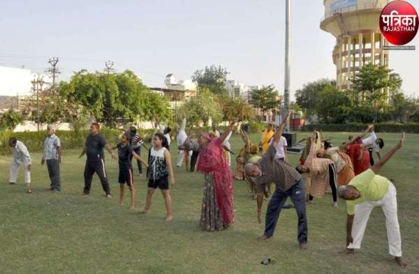 World Yoga Day 2023: यहां योग गुरुओं ने करवाया सूर्य नमस्कार-प्राणायाम, देखें ये तस्वीरें...