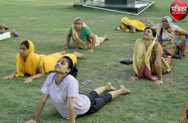 World Yoga Day 2023: यहां योग गुरुओं ने करवाया सूर्य नमस्कार-प्राणायाम, देखें ये तस्वीरें...
