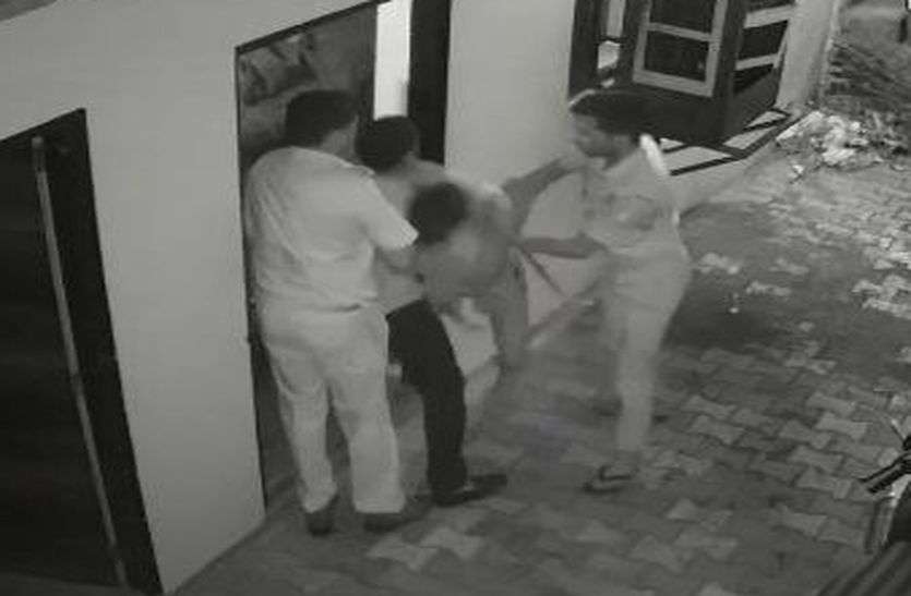 आईपीएस पुलिस अफसर की दबंगाई, सीसीटीवी में नजर आई...देखें वीडियो