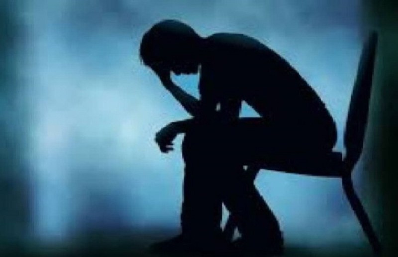 फंदे पर लटक कर युवक कर रहा था सुसाइड, ग्रामीणों ने ऐसे बचाई जान, फिर ले गए अस्पताल