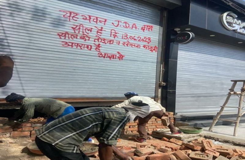 सांगानेर में मुख्य सड़क पर 4 मंजिला इमारत को जेडीए ने किया सील