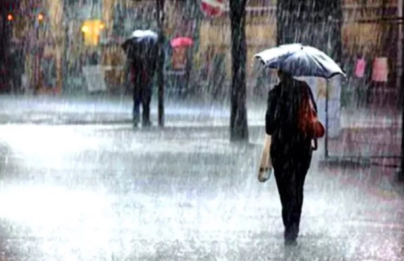 तेज हवाएं चलने लगीं और शाम 5.30 बजे से झमाझम बारिश शुरू हो गई