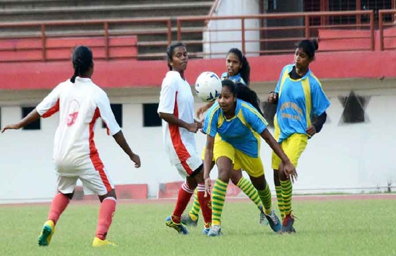 बीजापुर की बेटियों ने रचा इतिहास, फुटबॉल में झारखंड को हराकर हासिल किया गोल्ड