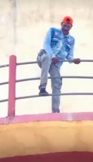 रील बनाने पानी की टंकी पर चढ़ा युवक