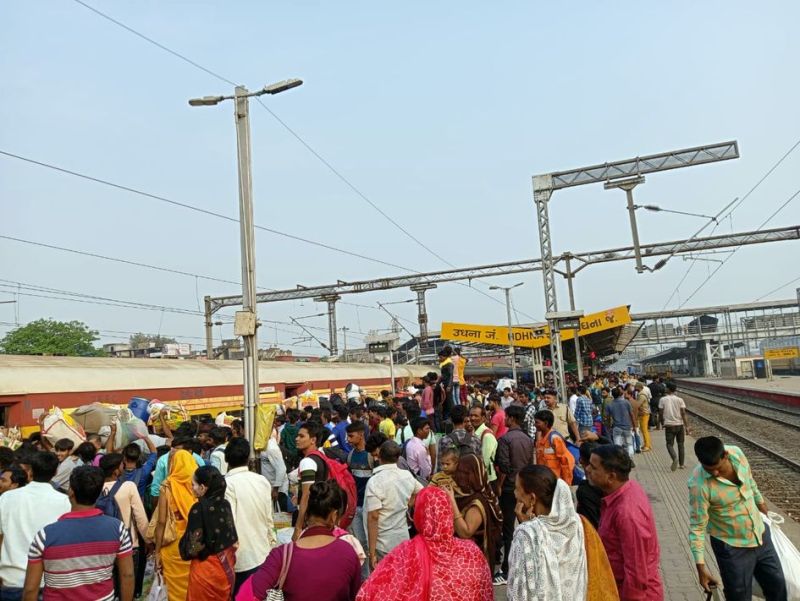 मालदा टाउन-उधना स्पेशल 15 घंटे देरी से उधना पहुंची