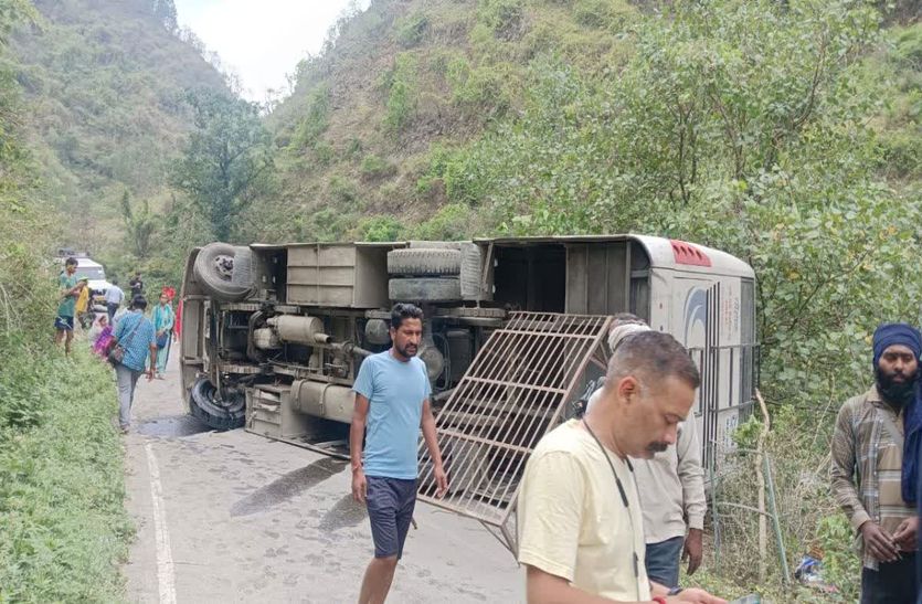 बद्रीनाथ बस हादसा : जयपुर के यात्रियों ने सुनाई आंखों देखी, पेड़ से अटकी नहीं तो...