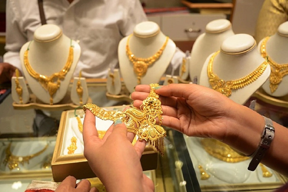 Gold Silver Price Today: सोने के दामों में भारी गिरावट, चांदी 72 हजार के नीचे आई