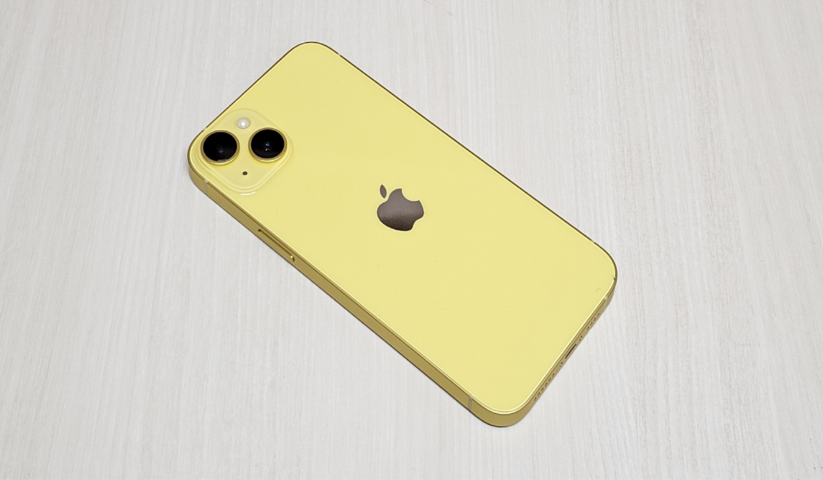 iphone_14_yellow_1.jpg