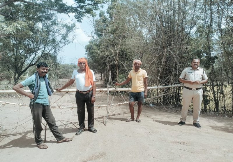 लिबरा वाटरफॉल के रास्ते पर पुलिस ने लगाया बैरिकेड, किशोरी की डूबकर हुई थी मौत, मारपीट भी
