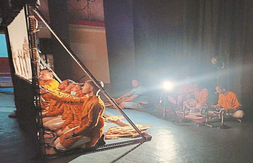 कलाकारों ने शैडो पपेट में दिखाया सीताहरण और ताड़का-जटायू वध