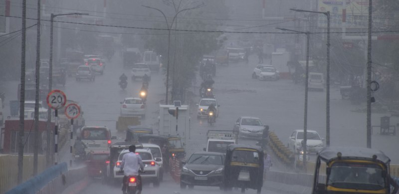 बिपरजॉय : कच्छ रण के रास्ते बाखासर क्षेत्र से रात में थार में चक्रवात की एंट्री