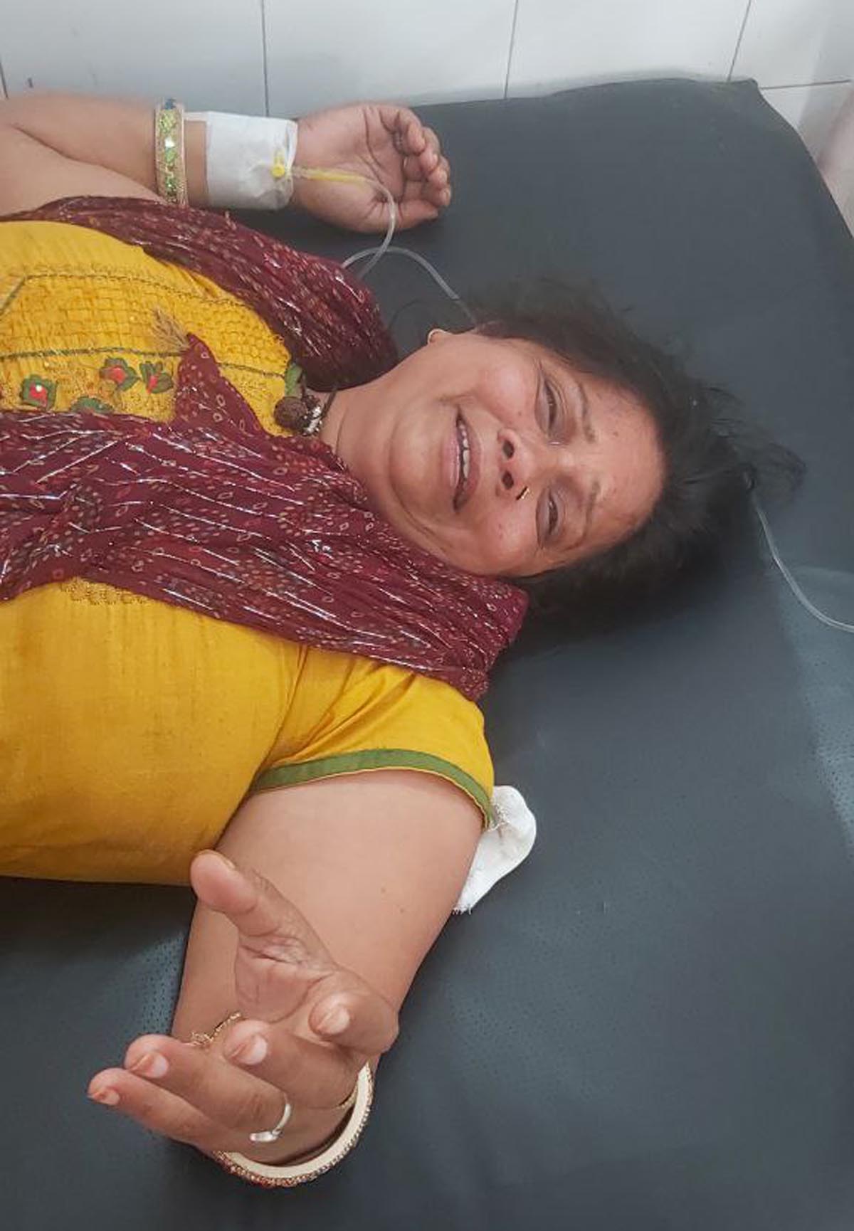 Video: बेटियों के ससुराल वालों से तंग मां ने जान देने की कोशिश की, नीमकाथाना अस्पताल में भर्ती