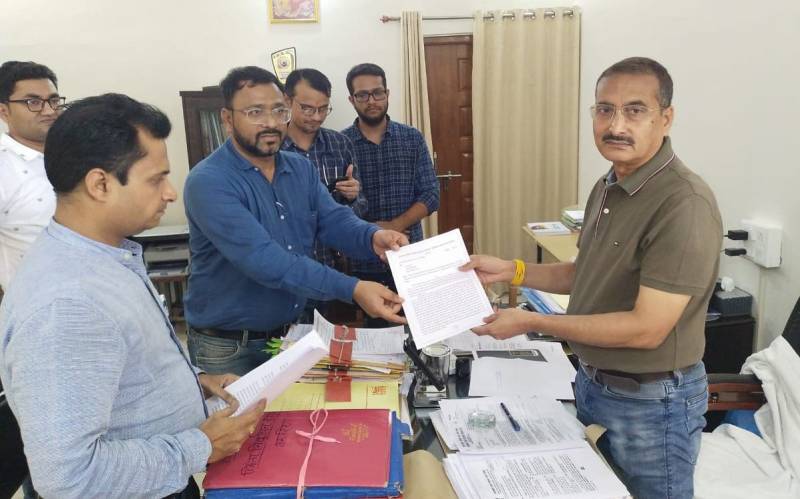 The leader threatened the doctor, said - I will break my hands and legs, I will set the hospital on fire,The leader threatened the doctor, said - I will break my hands and legs, I will set the hospital on fire