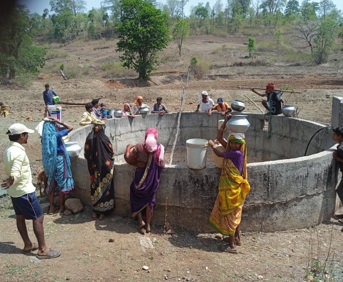 Gram Panchayat is using tanker water to fill the well