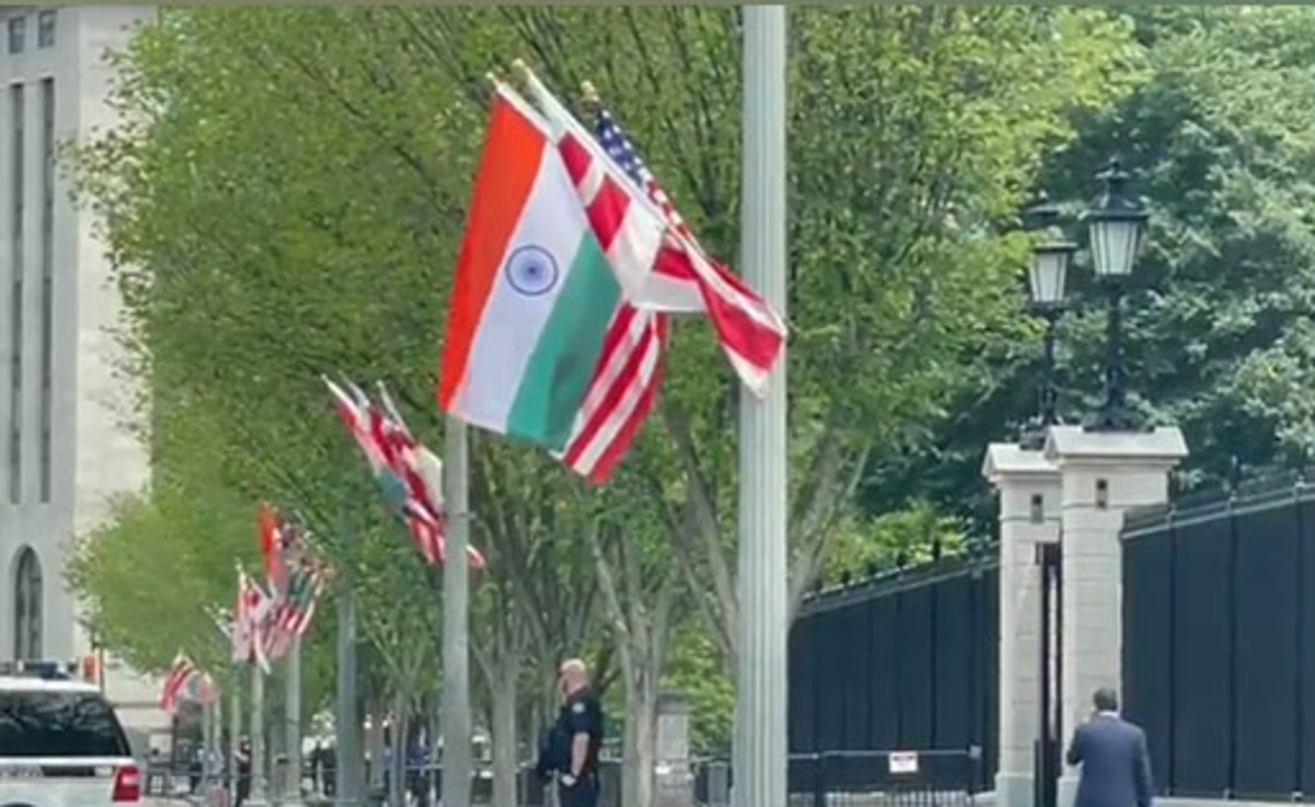 indian_flags_outside_white_house.jpg