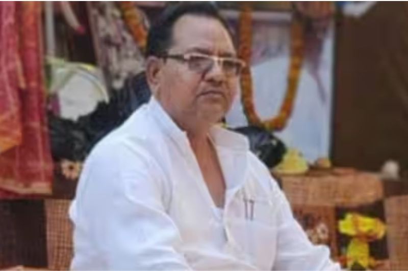 Tehsildar died his room sitting on chair in Maharajganj