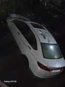 तेज रफ्तार कार नाले में जा घुसी